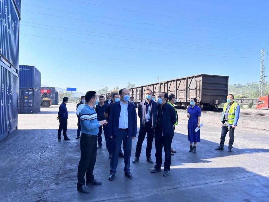 南川區(qū)區(qū)長施崇剛赴南涪公司調(diào)研.jpg
